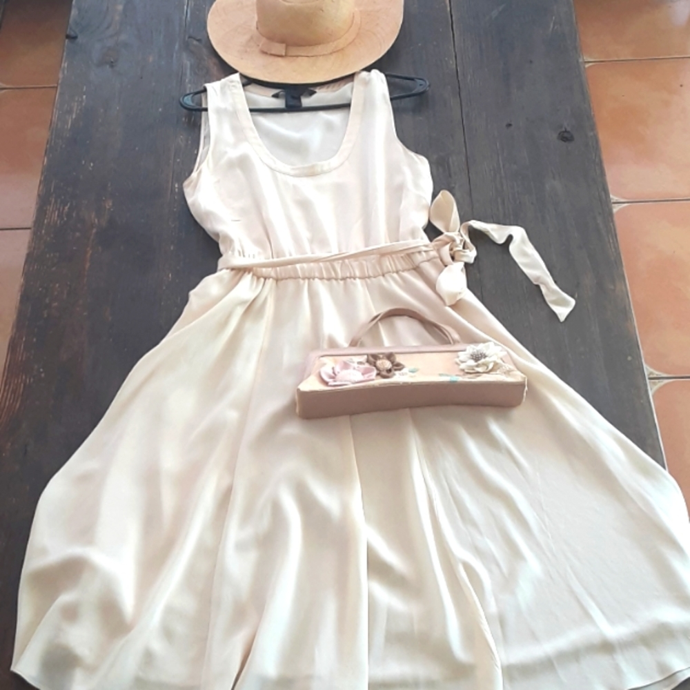 Elegant Minimalist Casual Marc Jacobs Beige Dress 100% Silk Tie In The Waist SzM